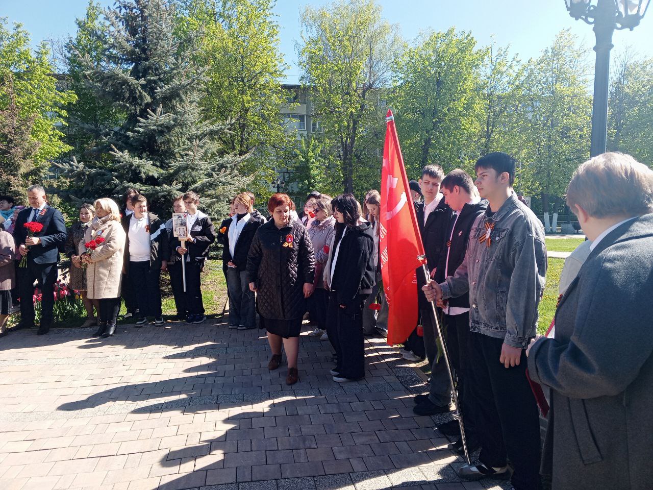 В Туле проходят торжественные митинги и возложения цветов к мемориалам.