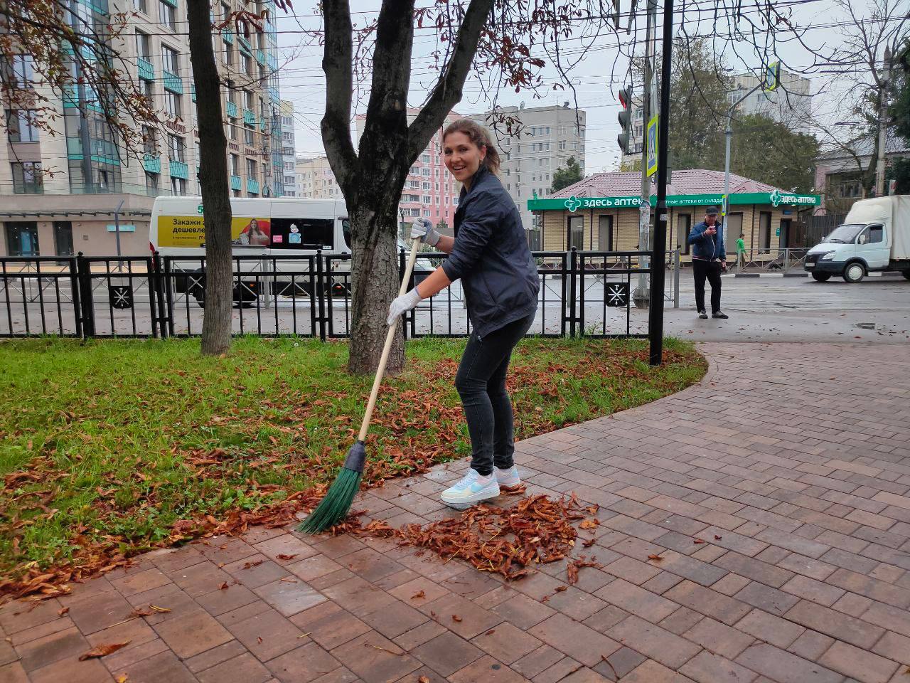 В Туле проходит городской субботник.