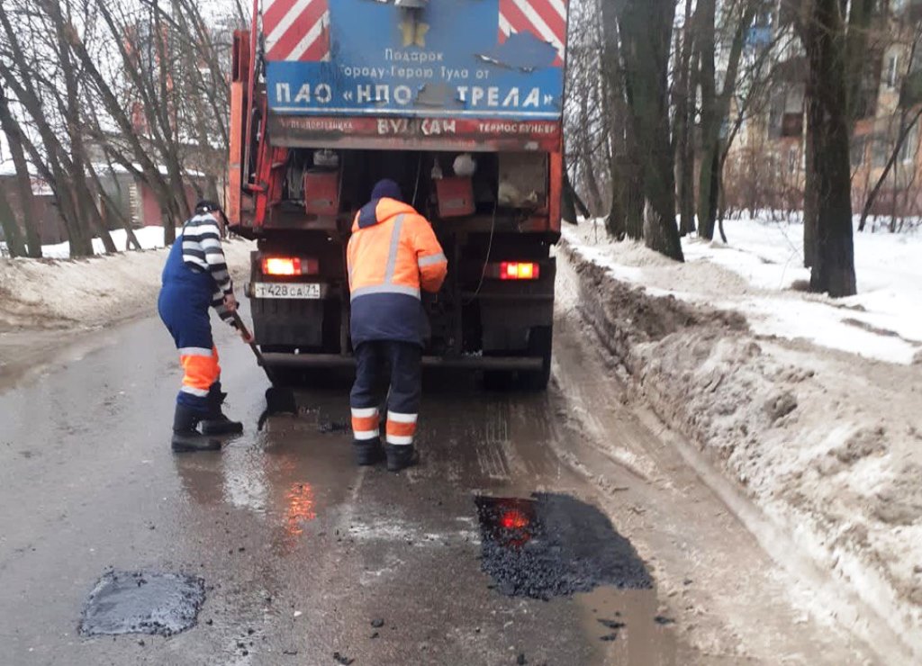 В Туле продолжается аварийно-восстановительный ремонт дорог.