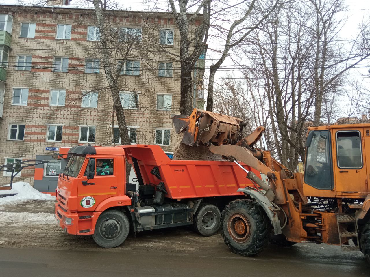 Уборка в городе.