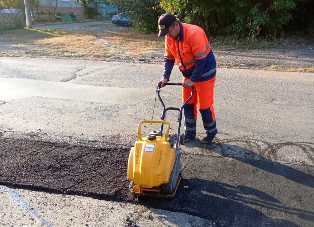 В Туле продолжается аварийно-восстановительный ремонт дорог.