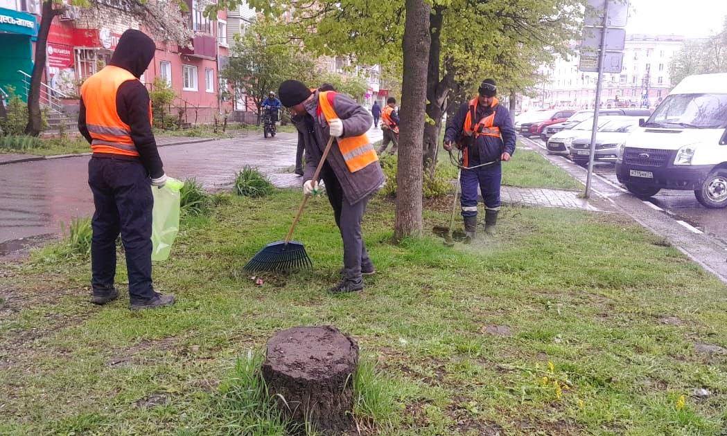 Уборка и благоустройство в городе.
