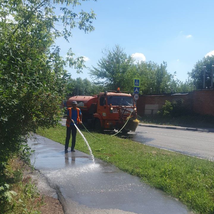 Уборка в городе.