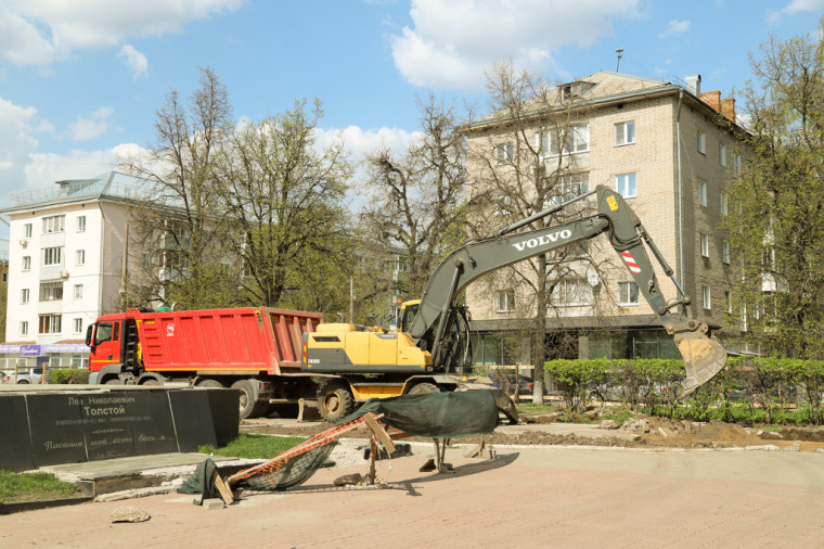 В сквере Л. Толстого стартовали работы по благоустройству. В сквере Л. Толстого стартовали работы по благоустройству.