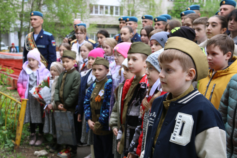 «Парад у дома Ветерана» продолжается. «Парад у дома Ветерана» продолжается.