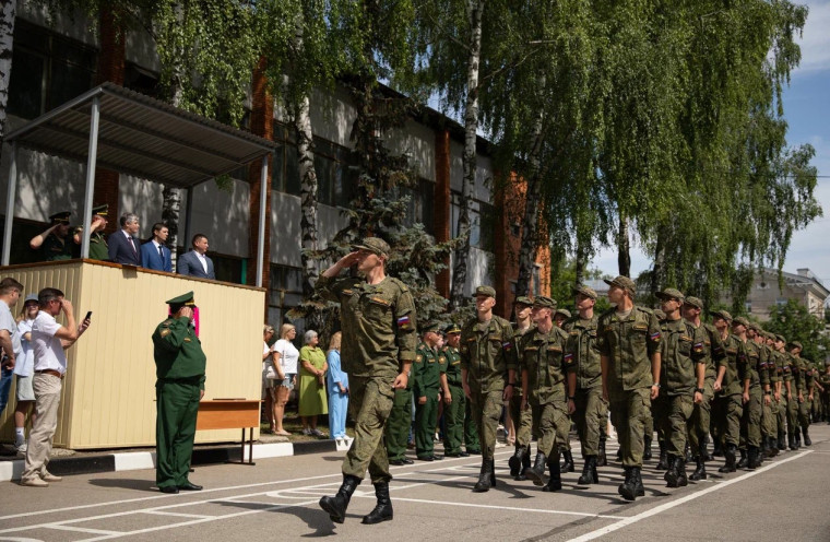 Курсантов военного учебного центра ТулГУ поздравили с окончанием учебы. Курсантов военного учебного центра ТулГУ поздравили с окончанием учебы.