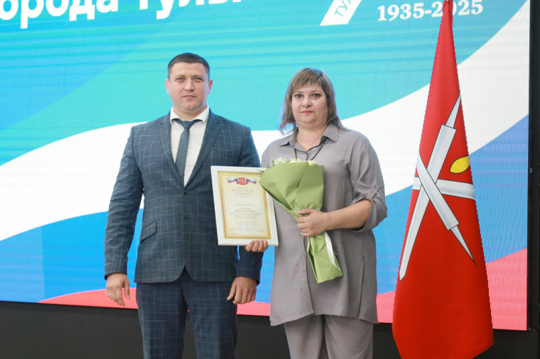 В Туле вручили награды работникам металлургических предприятий. В Туле вручили награды работникам металлургических предприятий.