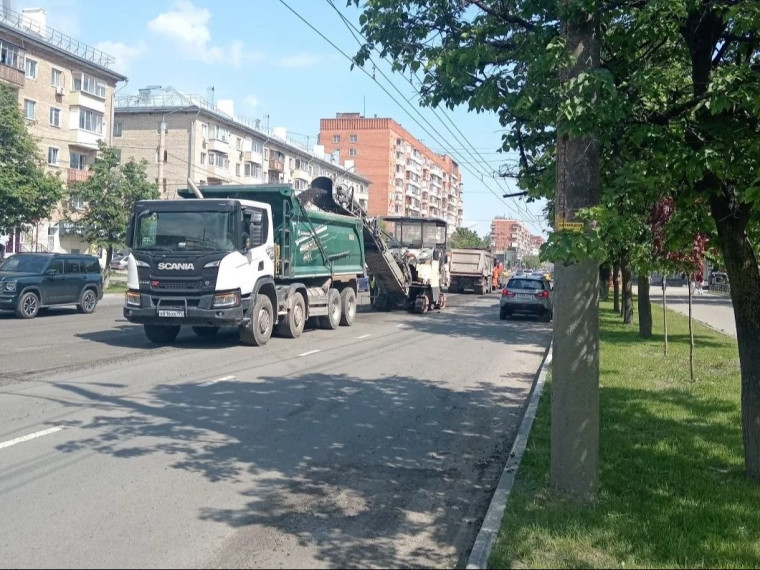 В Туле продолжается ремонт дорог по нацпроекту «Инфраструктура для жизни».