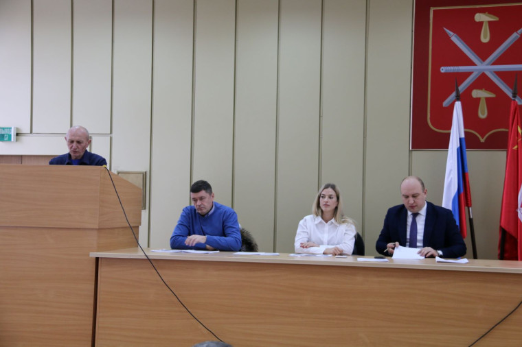 Содержание придомовых территорий обсудили в городской администрации. Содержание придомовых территорий обсудили в городской администрации.