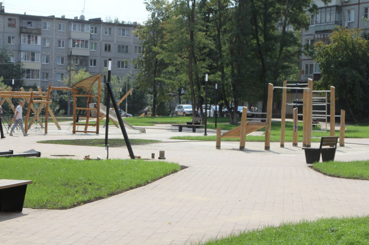 Илья Беспалов проинспектировал работы по благоустройству сквера на ул. Кауля и сквера Памяти воинов-интернационалистов.