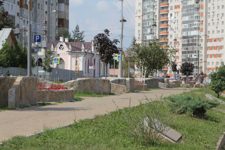 Илья Беспалов проинспектировал работы по благоустройству сквера на ул. Кауля и сквера Памяти воинов-интернационалистов.