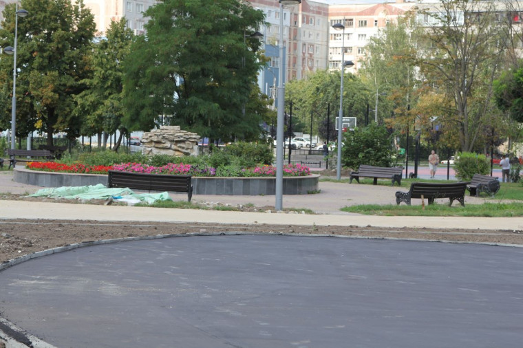 Илья Беспалов проинспектировал работы по благоустройству сквера на ул. Кауля и сквера Памяти воинов-интернационалистов.