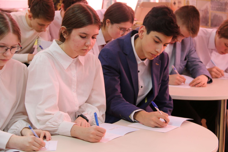 В тульских школах прошли Уроки Мужества «Мы Россия».