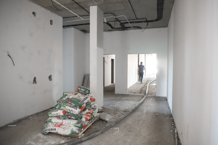 Илья Беспалов проверил ход строительства школы в д. Ямны.