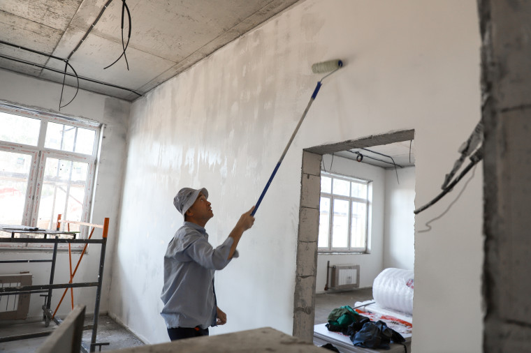 Илья Беспалов проверил ход строительства школы в д. Ямны.