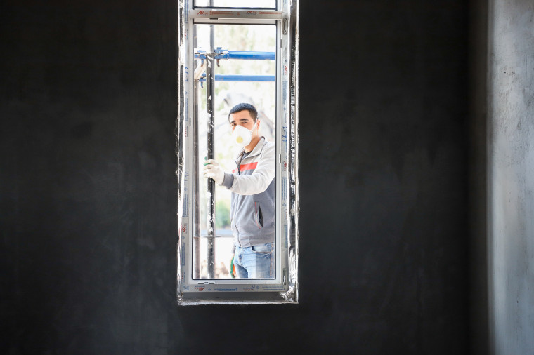 Илья Беспалов проверил ход строительства школы в д. Ямны.