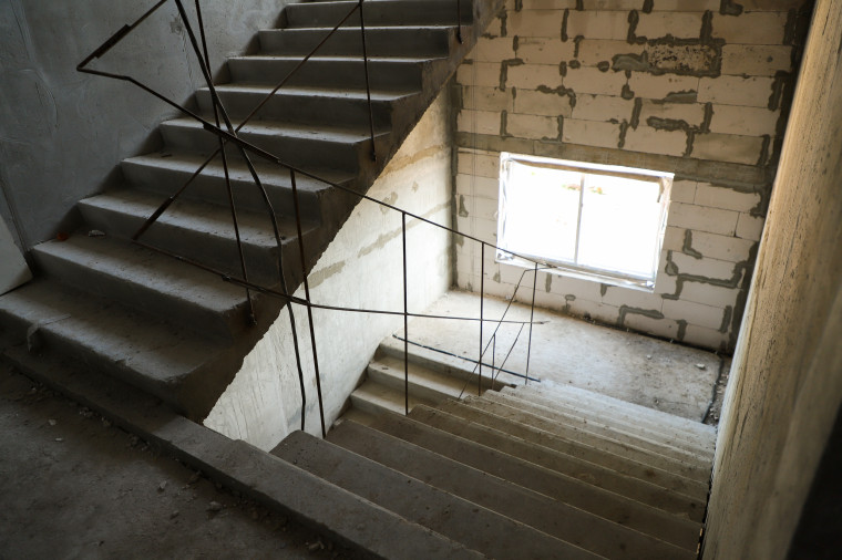 Илья Беспалов проверил ход строительства школы в д. Ямны.