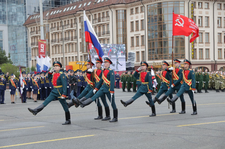В Туле состоялся военный парад.