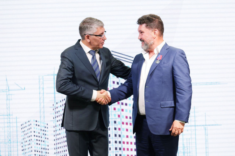 Илья Беспалов принял участие в торжественном мероприятии, приуроченном ко Дню строителя.