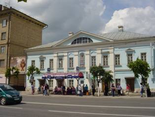 В верхних этажах дома открыт мемориальный музей Н.И. Белобородова.